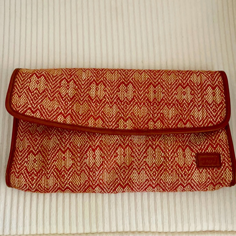 Levi Crossbody